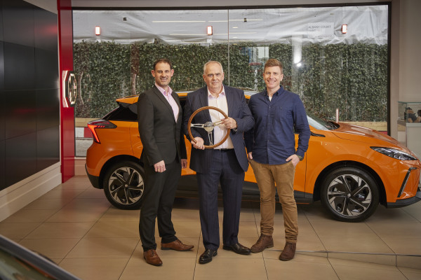 Guy Pigounakis (centre), commercial director, MG UK, receives the UK Car of the Year 2023 trophy from John Challen (left), director of the UK Car of the Year Awards, and Chris Evans (right), head of sales at heycar